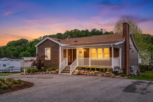 217 28th St W, Buena Vista, VA 24416