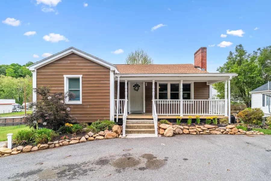 217 28th St W, Buena Vista, VA 24416 - #2