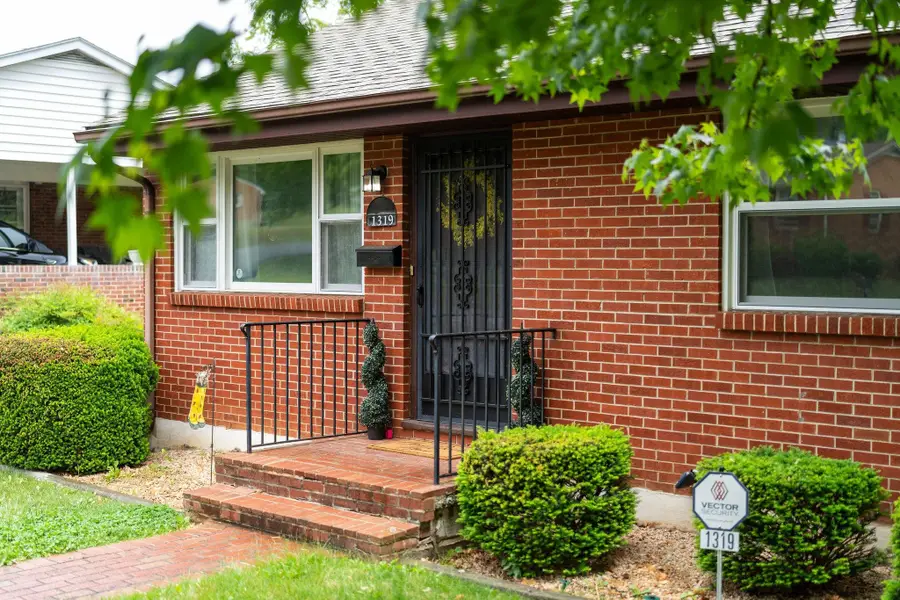 1319 Blandford St, Staunton, VA 24401 - #3