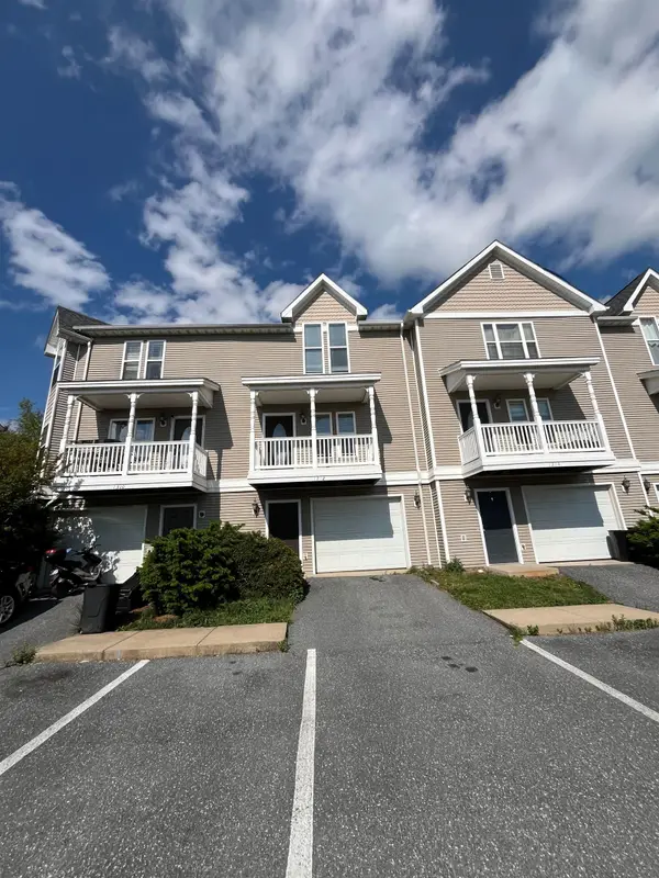 1312 Victorian Village Dr, Harrisonburg, VA 22802
