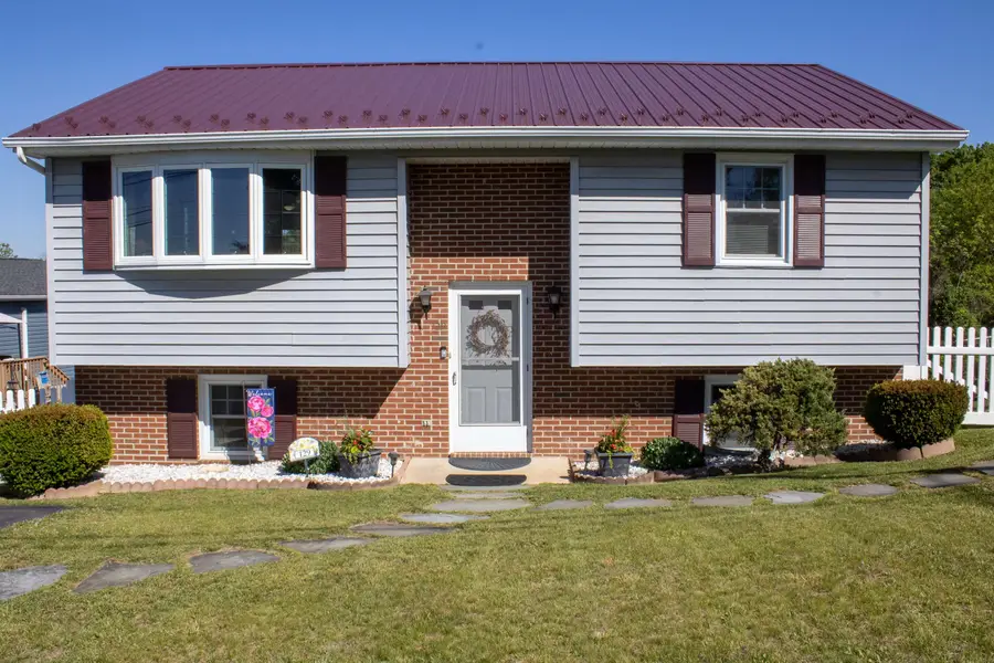 129 Greenview Dr, Staunton, VA 24401 - #2