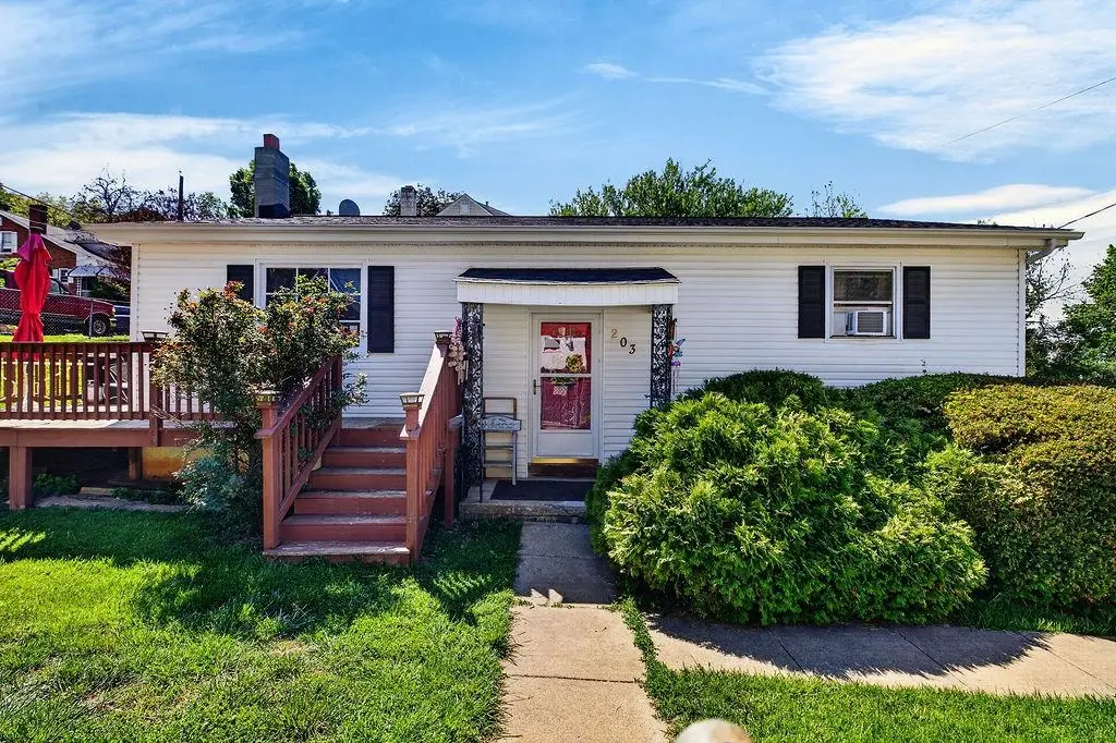 203 Hall St, Staunton, VA 24401 - #1