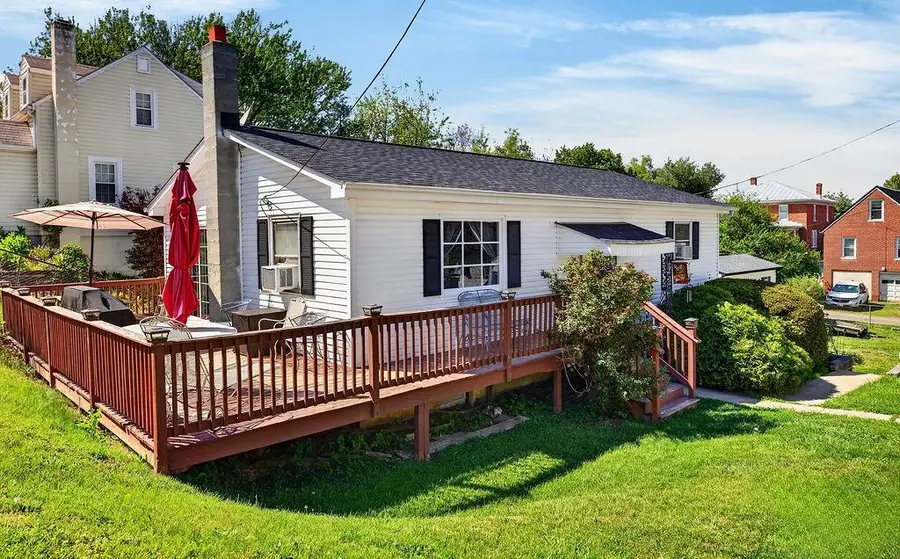 203 Hall St, Staunton, VA 24401 - #2