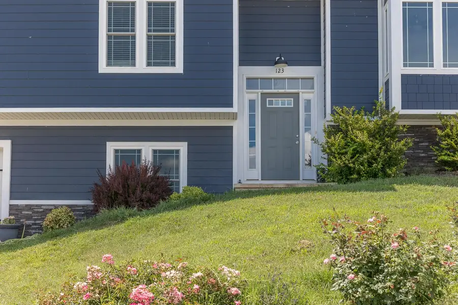 123 Beauregard Dr, Staunton, VA 24401 - #2