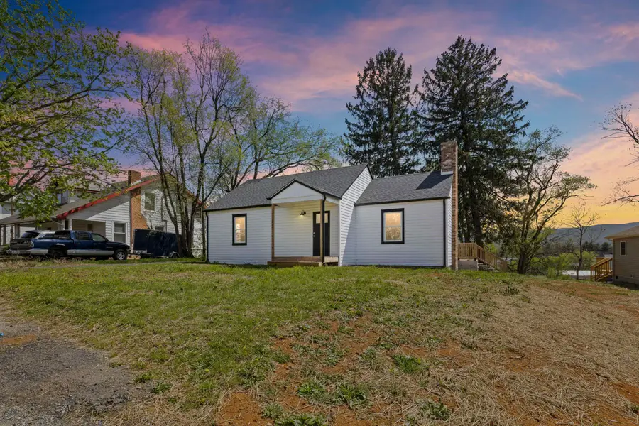 15 West High St, Stuarts Draft, VA 24477 - #2