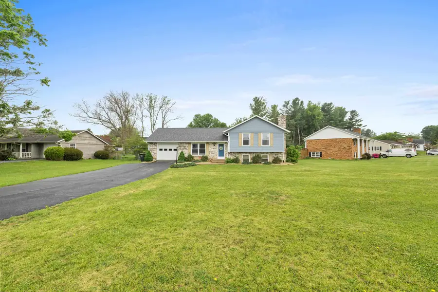 183 Cambridge Dr, Stuarts Draft, VA 24477 - #2