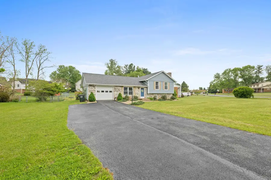 183 Cambridge Dr, Stuarts Draft, VA 24477 - #3