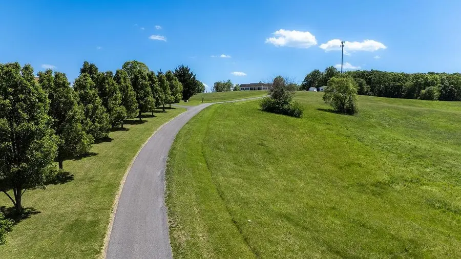 112 Guernsey Ln, Staunton, VA 24401 - #3