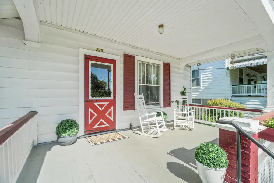 320 Institute St, Staunton, VA 24401 - #3