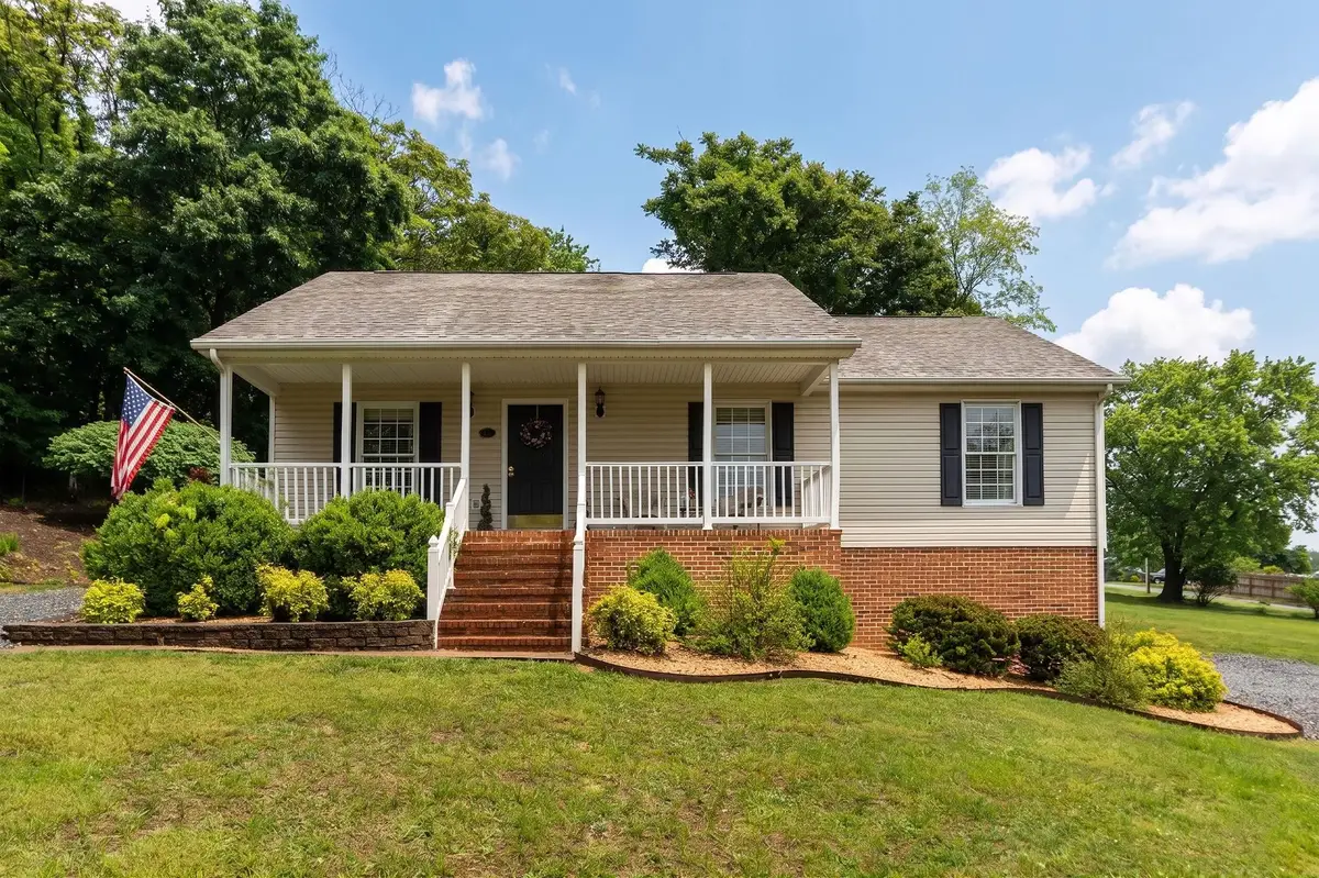 334 Sharon Ln, Staunton, VA 24401 - #1
