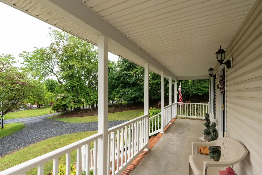 334 Sharon Ln, Staunton, VA 24401 - #3