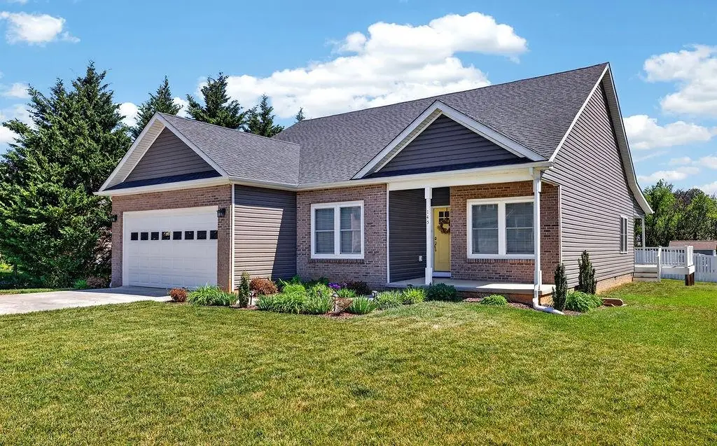 145 Paige St, Waynesboro, VA 22980 - #1