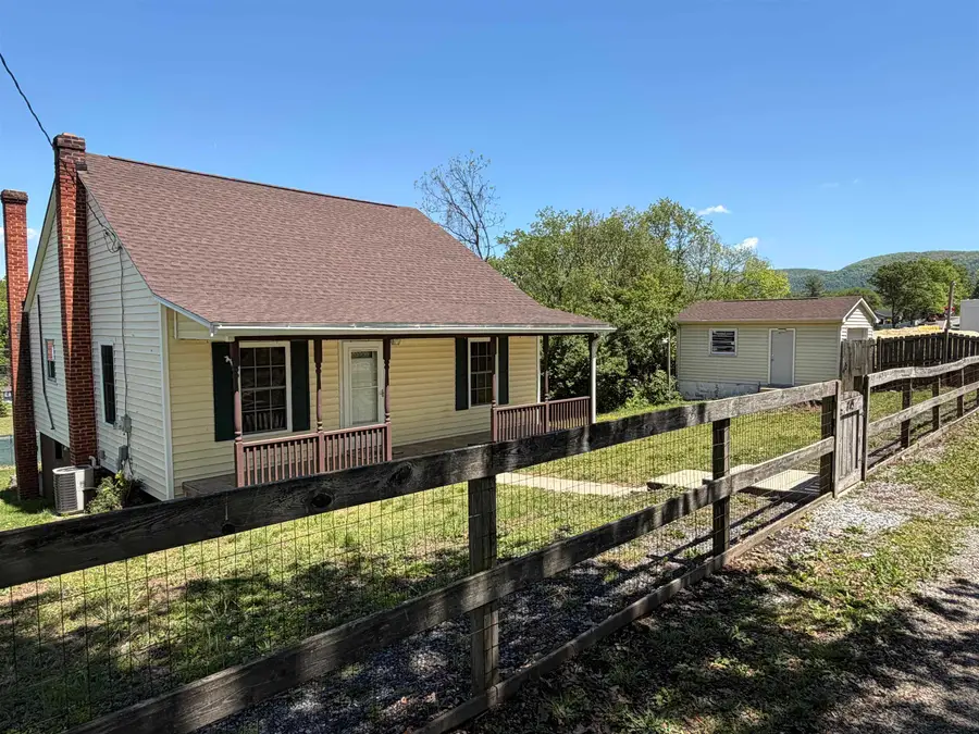 845 3rd St, Waynesboro, VA 22980 - #3