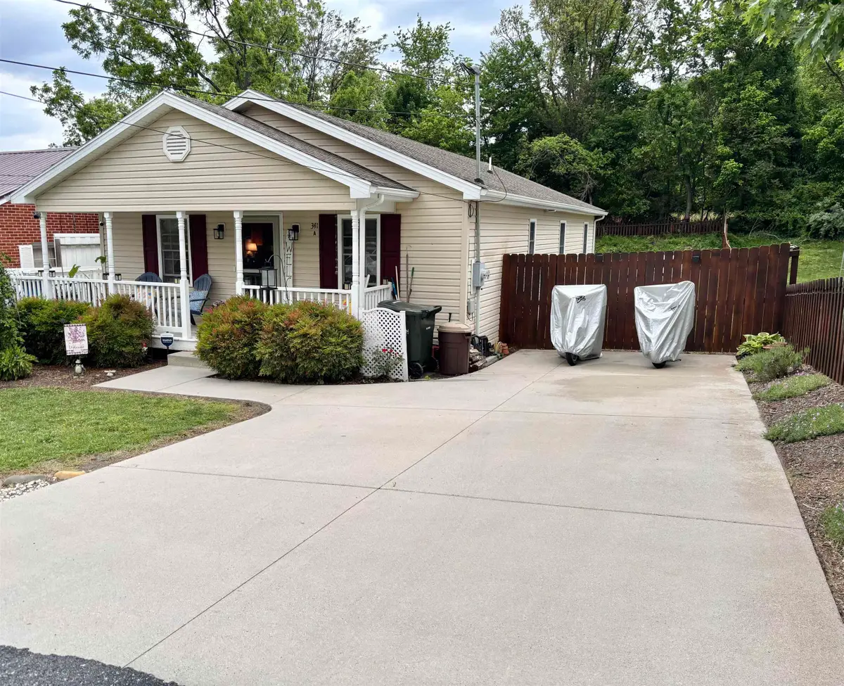 341A Campbell St, Staunton, VA 24401 - #1