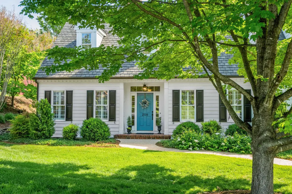 209 Kings Sq, Staunton, VA 24401 - #1