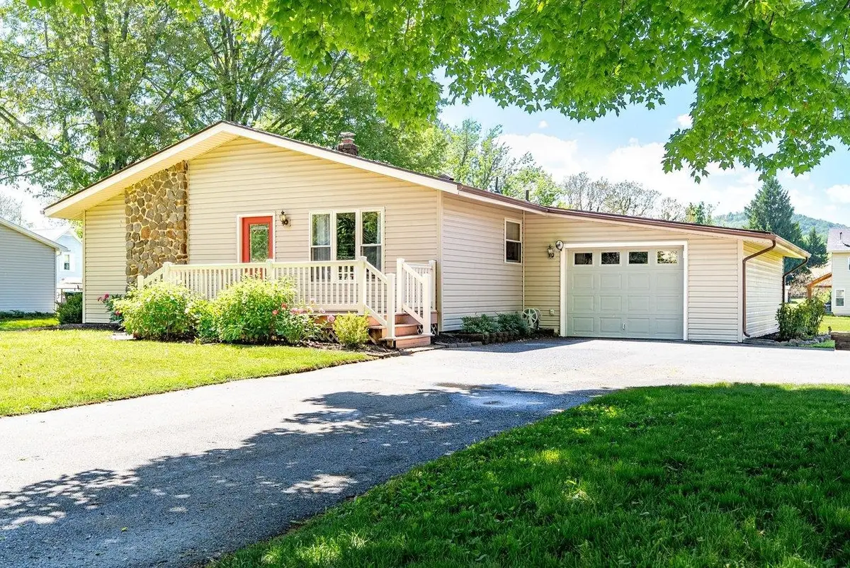 100 Spruce Ln, Bridgewater, VA 22812 - #1