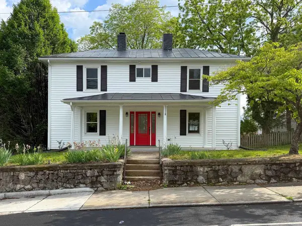 1202 Beverley St W, Staunton, VA 24401
