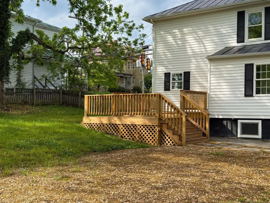 1202 Beverley St W, Staunton, VA 24401 - #3