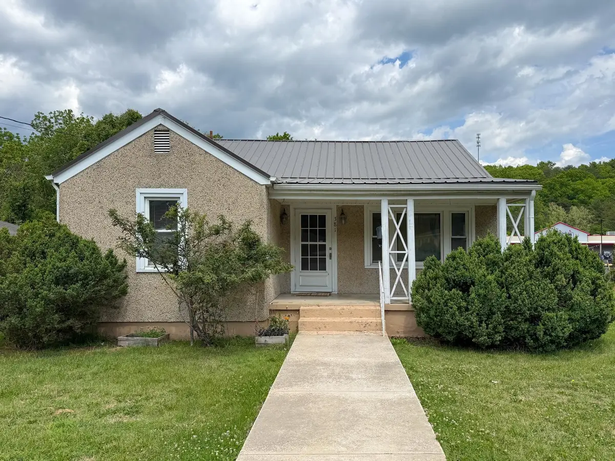 381 29th St E, Buena Vista, VA 24416 - #1