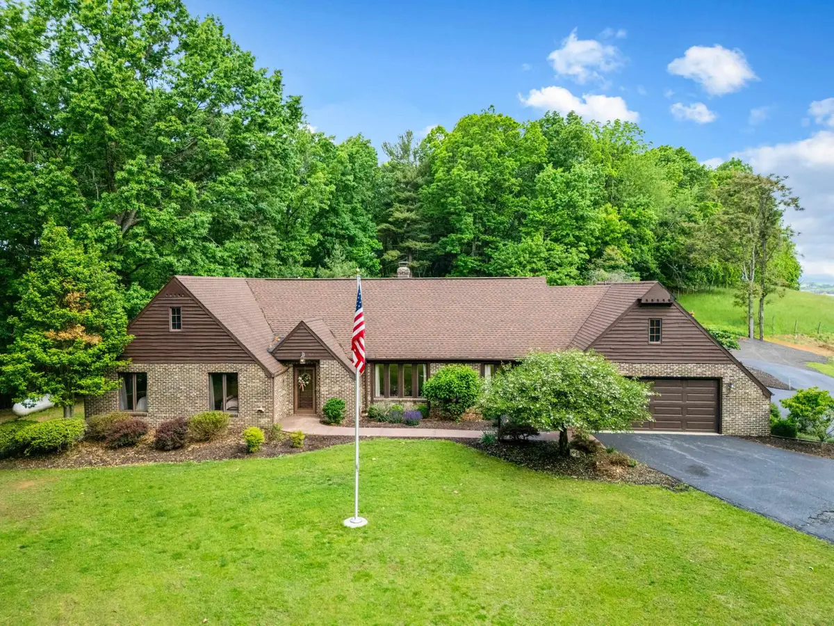 30 Scenic View Dr, Swoope, VA 24479 - #1