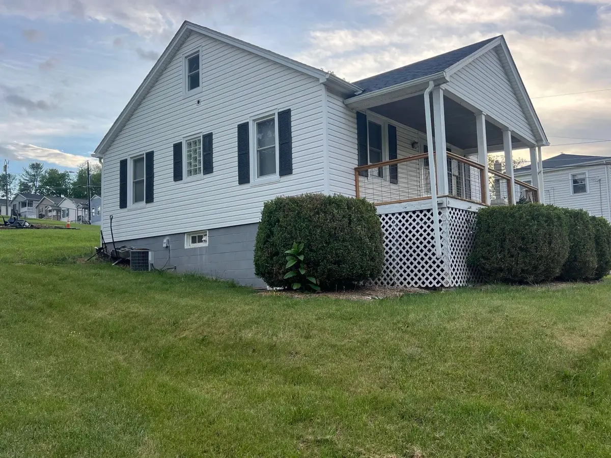 2106 Poplar St, Staunton, VA 24401 - #1