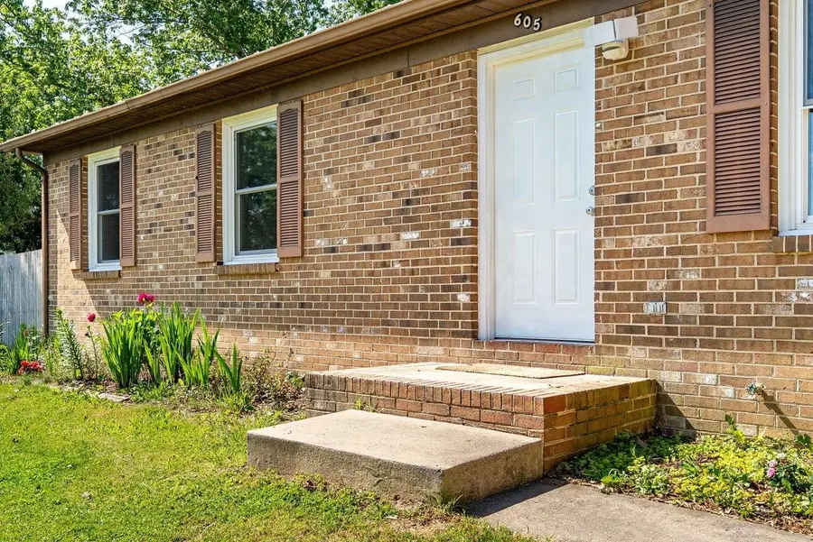 605 13th St, Grottoes, VA 24441 - #3