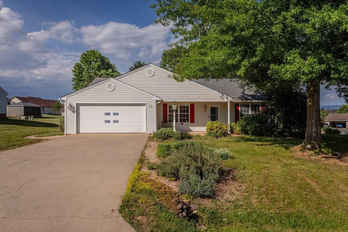 53 Harrogate Dr, Fishersville, VA 22939 - #1