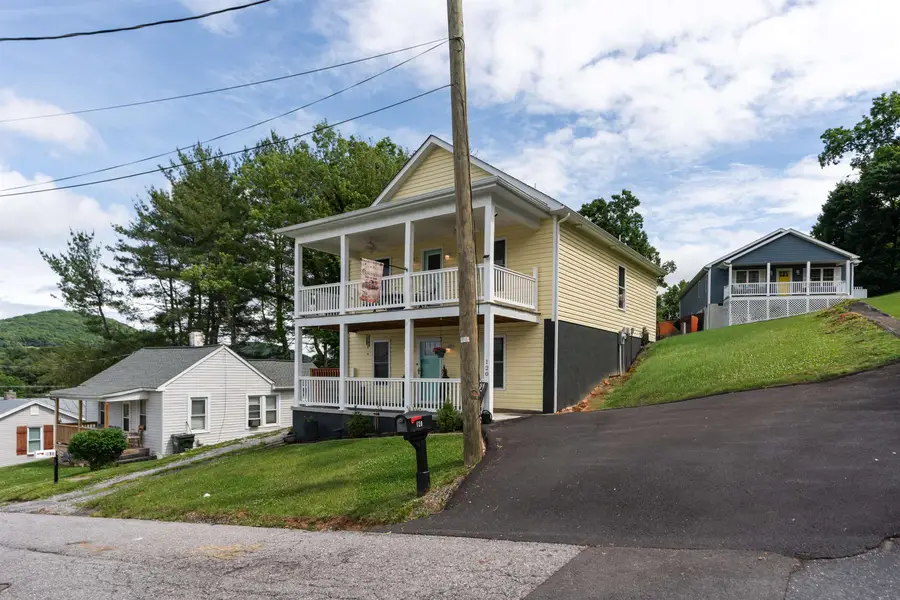 120 Gay St W, Staunton, VA 24401 - #2