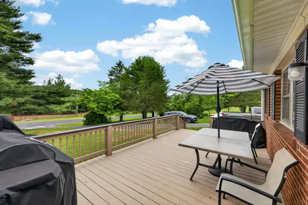 7827 Lee Hwy N, Raphine, VA 24472