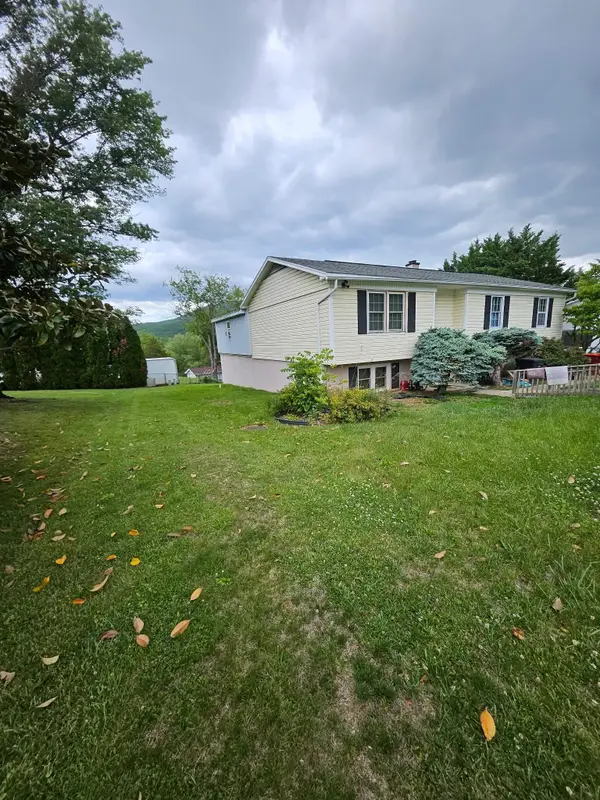 6140 Donnagail Dr W, Penn Laird, VA 22846