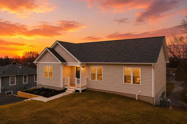 127 Waverley St S, Staunton, VA 24401