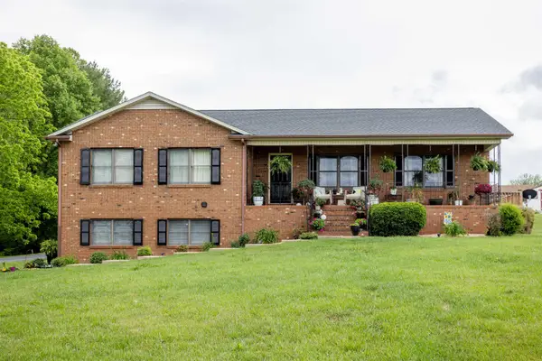 11 Meadowbrook Dr, Stuarts Draft, VA 24477