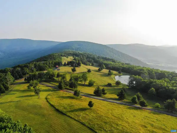 1064 Frazier Ln, Elk Creek, VA 24326