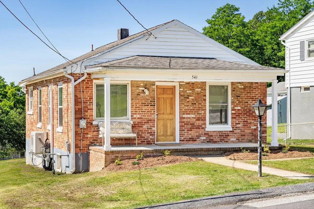541 Hull St, Staunton, VA 24401 - #1