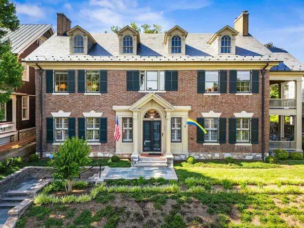 305 Beverley St E, Staunton, VA 24401