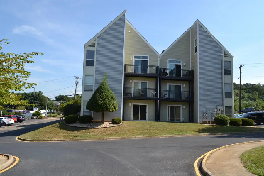 1396 Hunters Rd, Harrisonburg, VA 22801 - #2