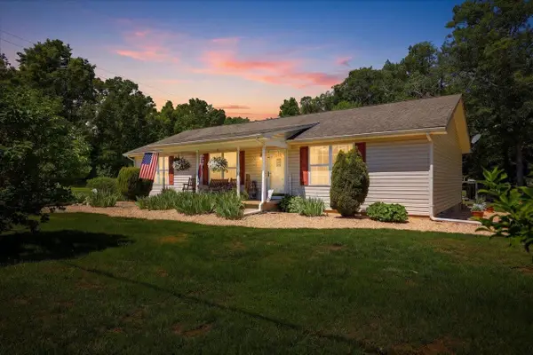 925 Mt Torrey Rd, Lyndhurst, VA 22952
