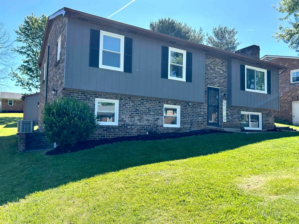 20 Bingham St, Verona, VA 24482 - #1