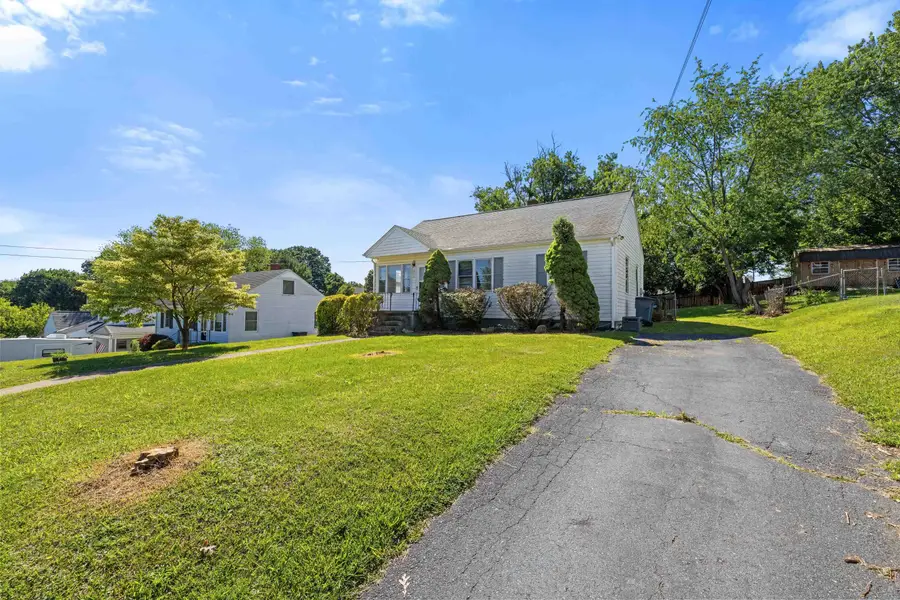 303 Devon Rd, Staunton, VA 24401 - #2