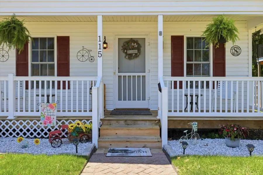 115 Hodge St, Stuarts Draft, VA 24477 - #2