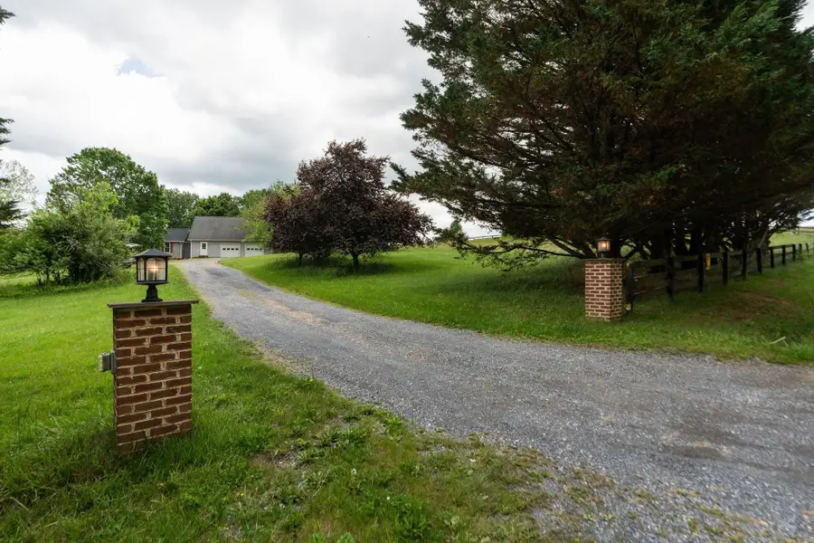 1057 Rockfish Rd, Waynesboro, VA 22980 - #2