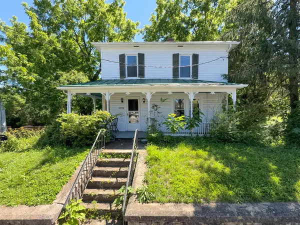 1208 Beverly St W, Staunton, VA 24401