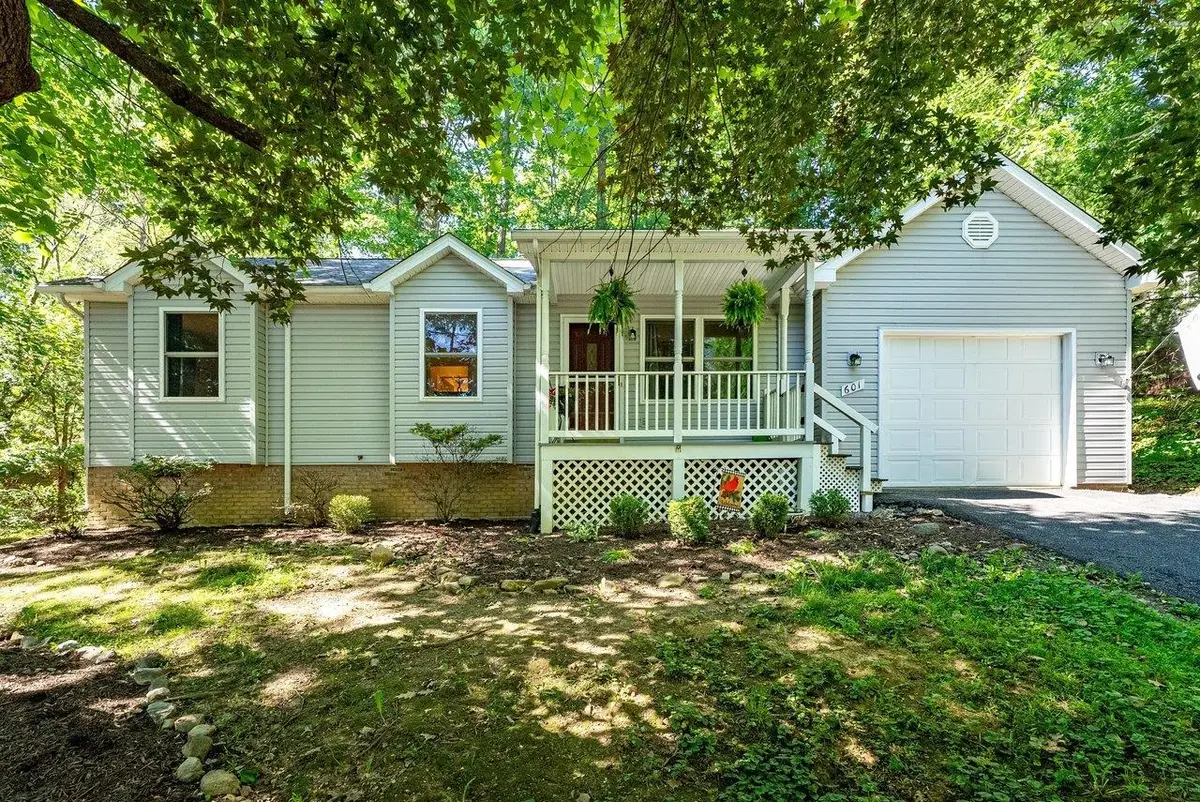 601 Flower Dr, McGaheysville, VA 22840 - #1