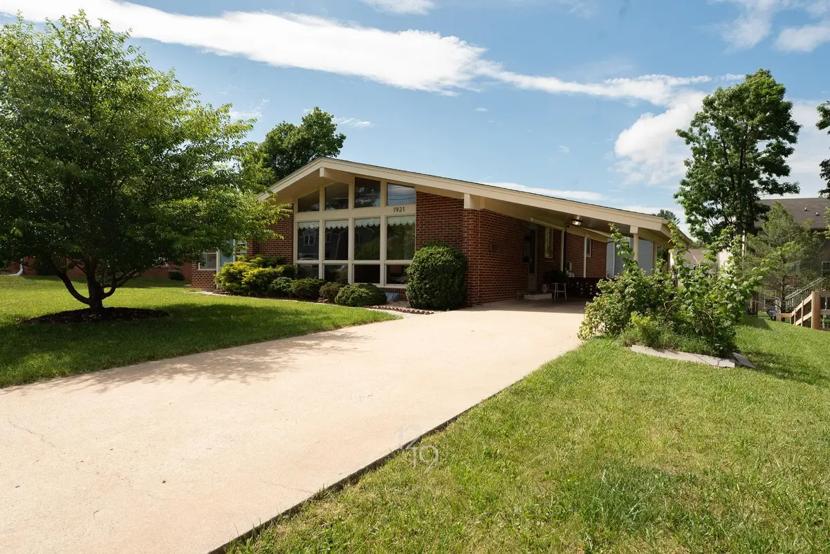 1921 Talbott Pl N, Waynesboro, VA 22980 - #1