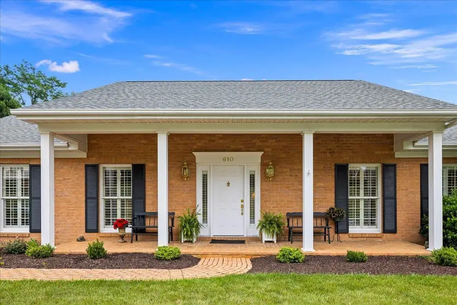 610 Woodmont Dr, Staunton, VA 24401 - #3