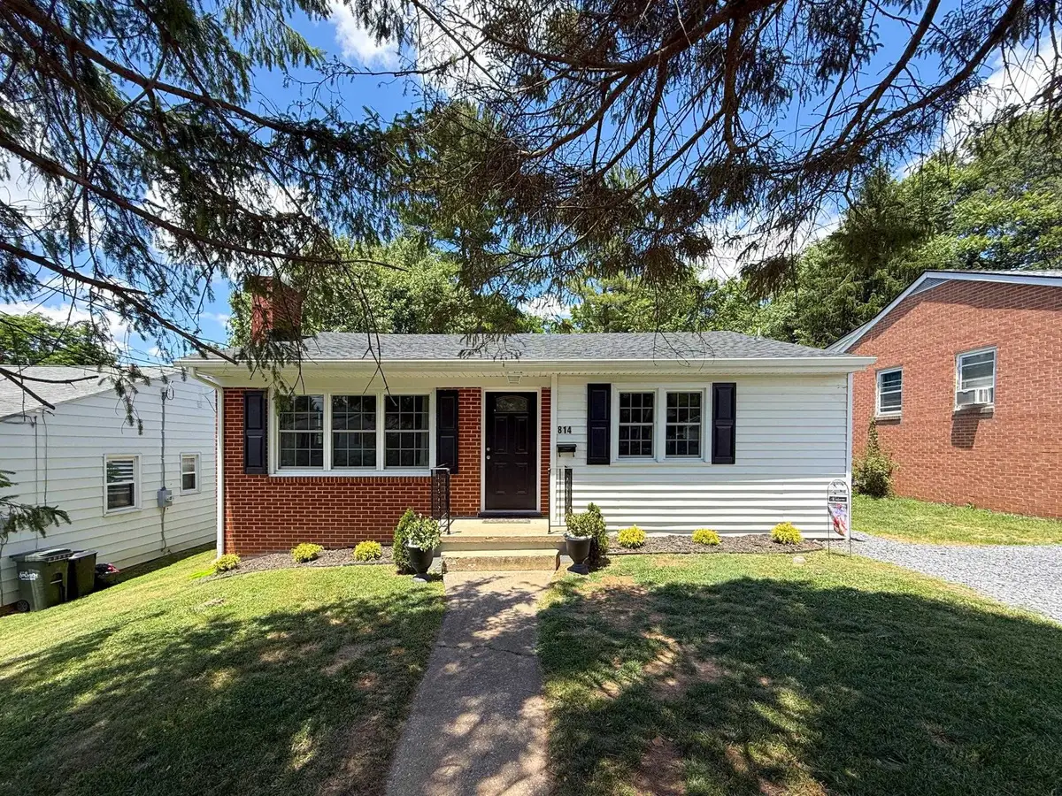 814 Adams St, Staunton, VA 24401 - #1