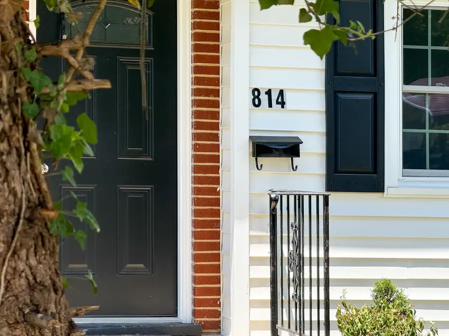 814 Adams St, Staunton, VA 24401 - #2