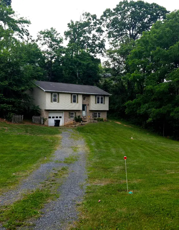 412 Devon Rd, Staunton, VA 24401