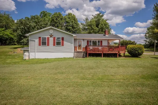 1627 Barbershop Rd, Edinburg, VA 22824