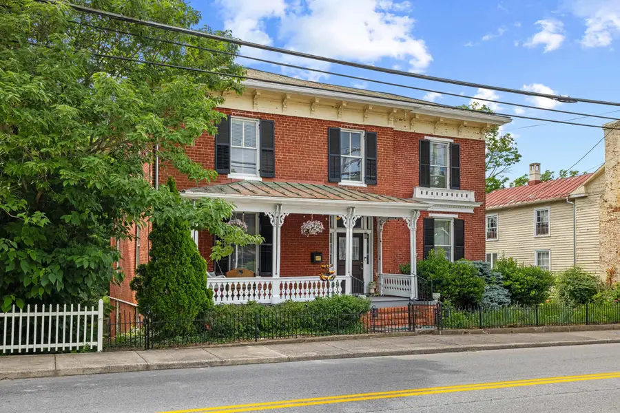 923 Augusta St N, Staunton, VA 24401 - #2